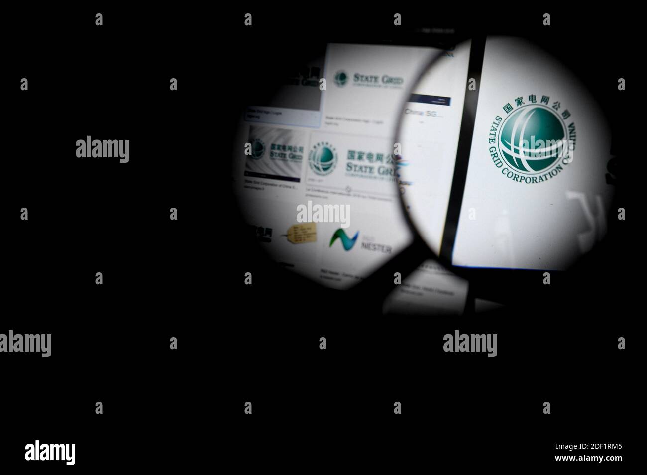 Illustration State Grid (logo) est visible à l'écran à Paris le 25 janvier 2020. Photo par Eliot Blondt/ABACAPRESS.COM Banque D'Images