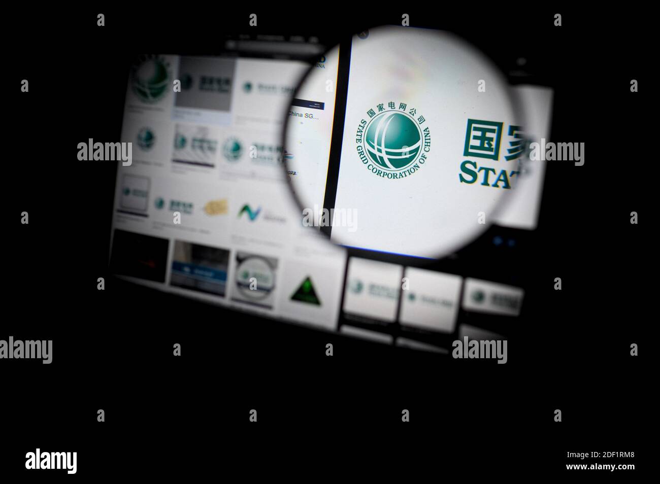 Illustration State Grid (logo) est visible à l'écran à Paris le 25 janvier 2020. Photo par Eliot Blondt/ABACAPRESS.COM Banque D'Images