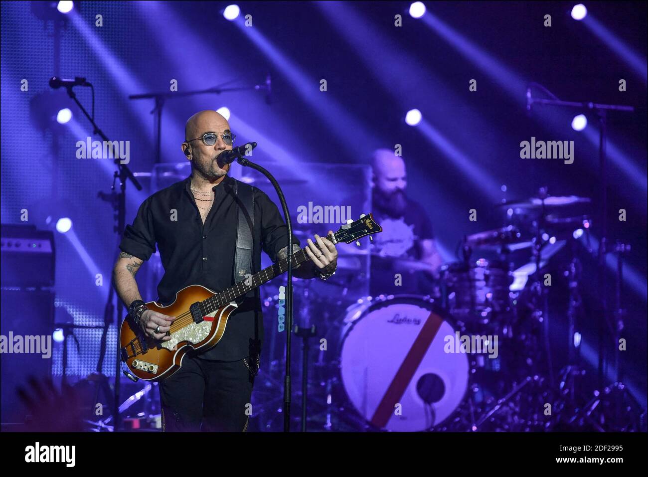 Pascal Obispo se produit lors du dernier et 100e concert de sa tournée à l'Olympia Hall de Paris, France, le 4 février 2020. Photo de Christophe Meng/ABACAPRESS.COM Banque D'Images
