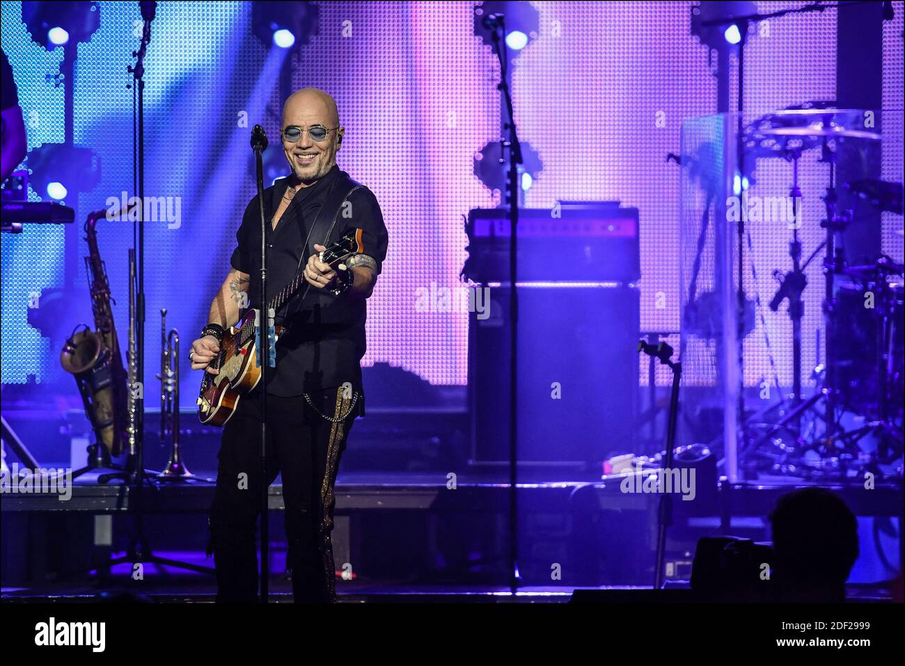Pascal Obispo se produit lors du dernier et 100e concert de sa tournée à l'Olympia Hall de Paris, France, le 4 février 2020. Photo de Christophe Meng/ABACAPRESS.COM Banque D'Images