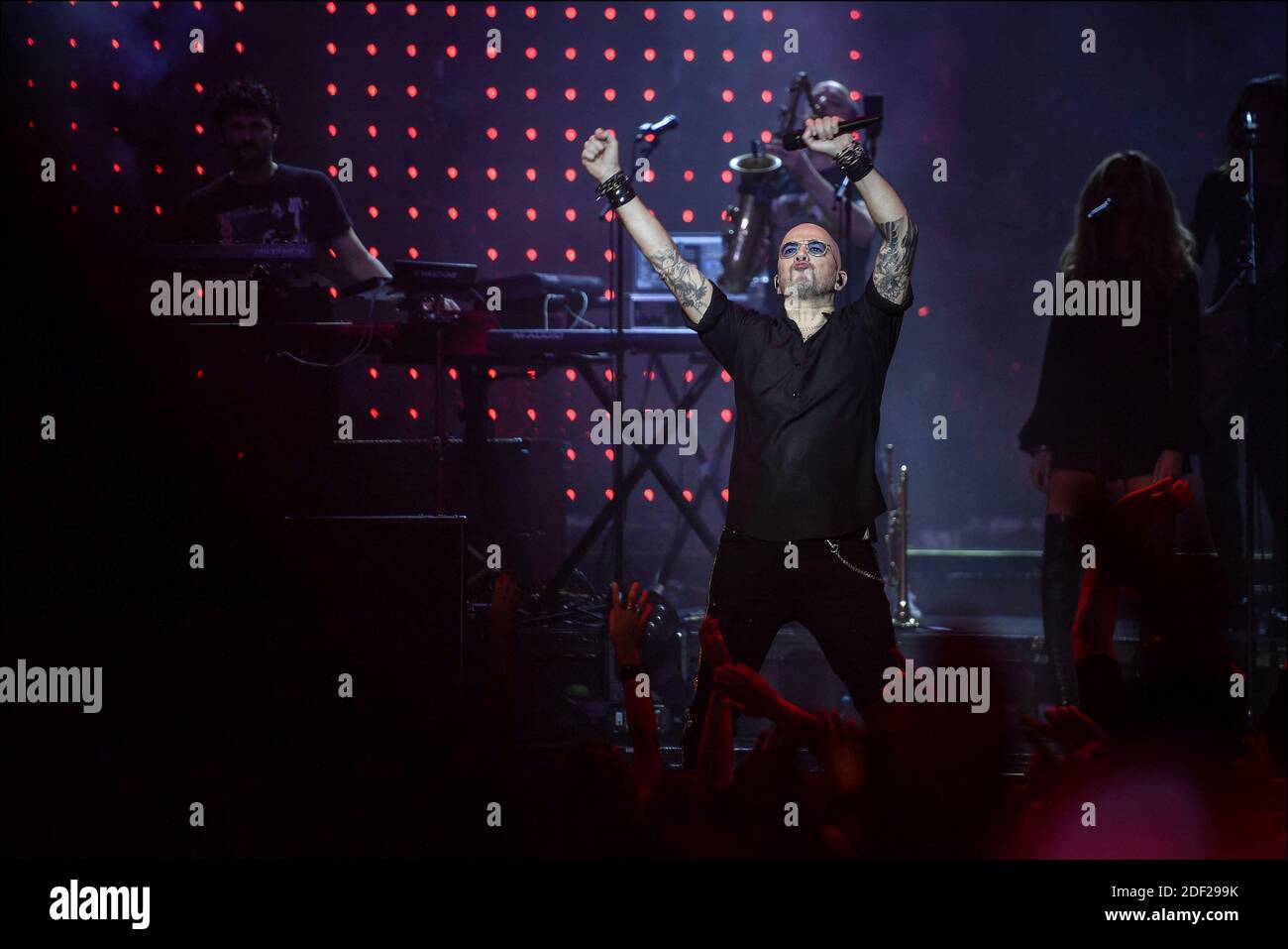Pascal Obispo se produit lors du dernier et 100e concert de sa tournée à l'Olympia Hall de Paris, France, le 4 février 2020. Photo de Christophe Meng/ABACAPRESS.COM Banque D'Images