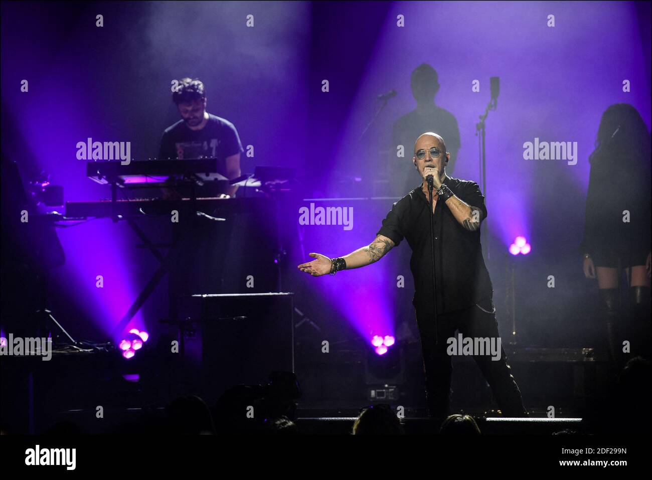 Pascal Obispo se produit lors du dernier et 100e concert de sa tournée à l'Olympia Hall de Paris, France, le 4 février 2020. Photo de Christophe Meng/ABACAPRESS.COM Banque D'Images