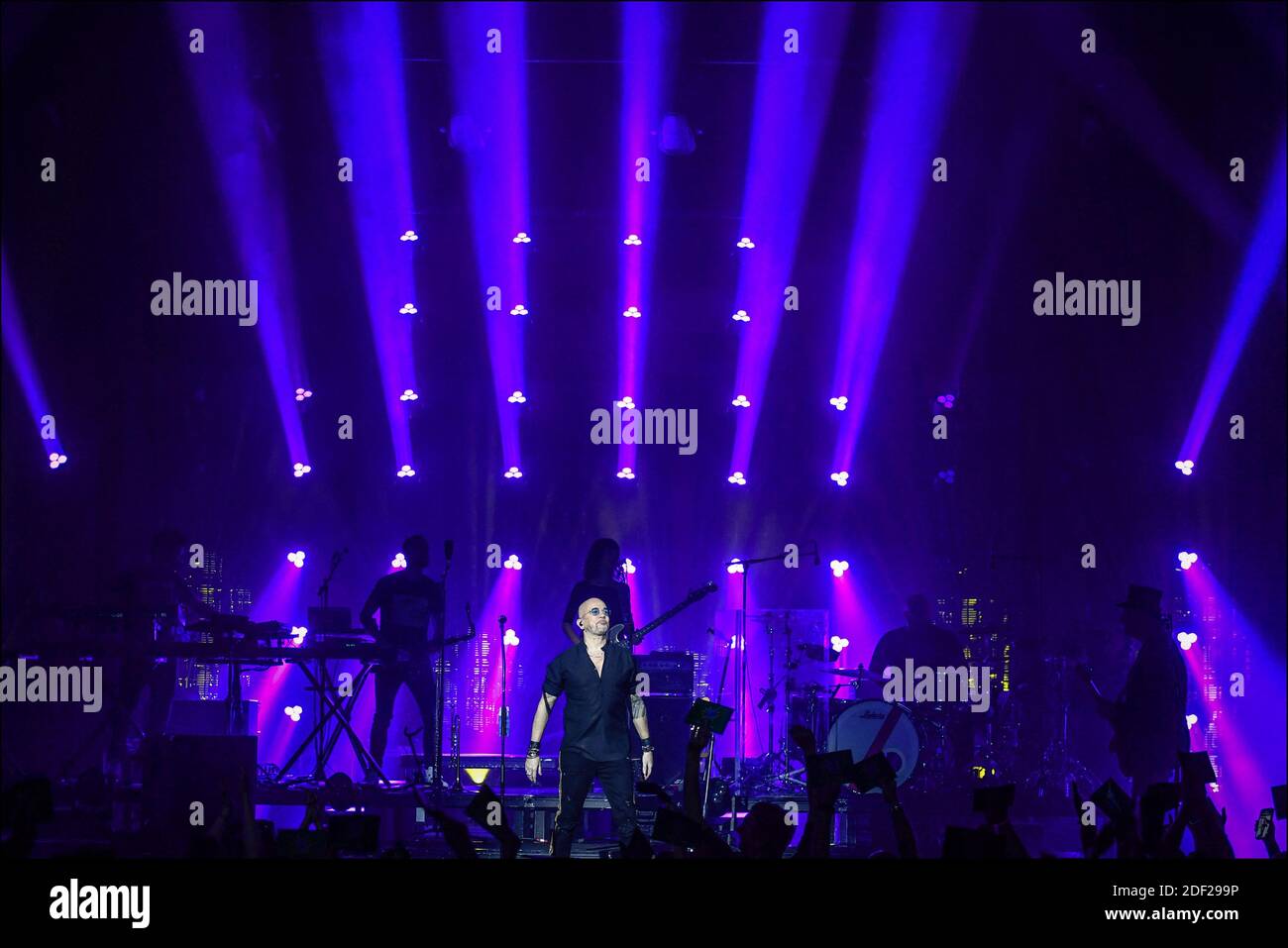 Pascal Obispo se produit lors du dernier et 100e concert de sa tournée à l'Olympia Hall de Paris, France, le 4 février 2020. Photo de Christophe Meng/ABACAPRESS.COM Banque D'Images