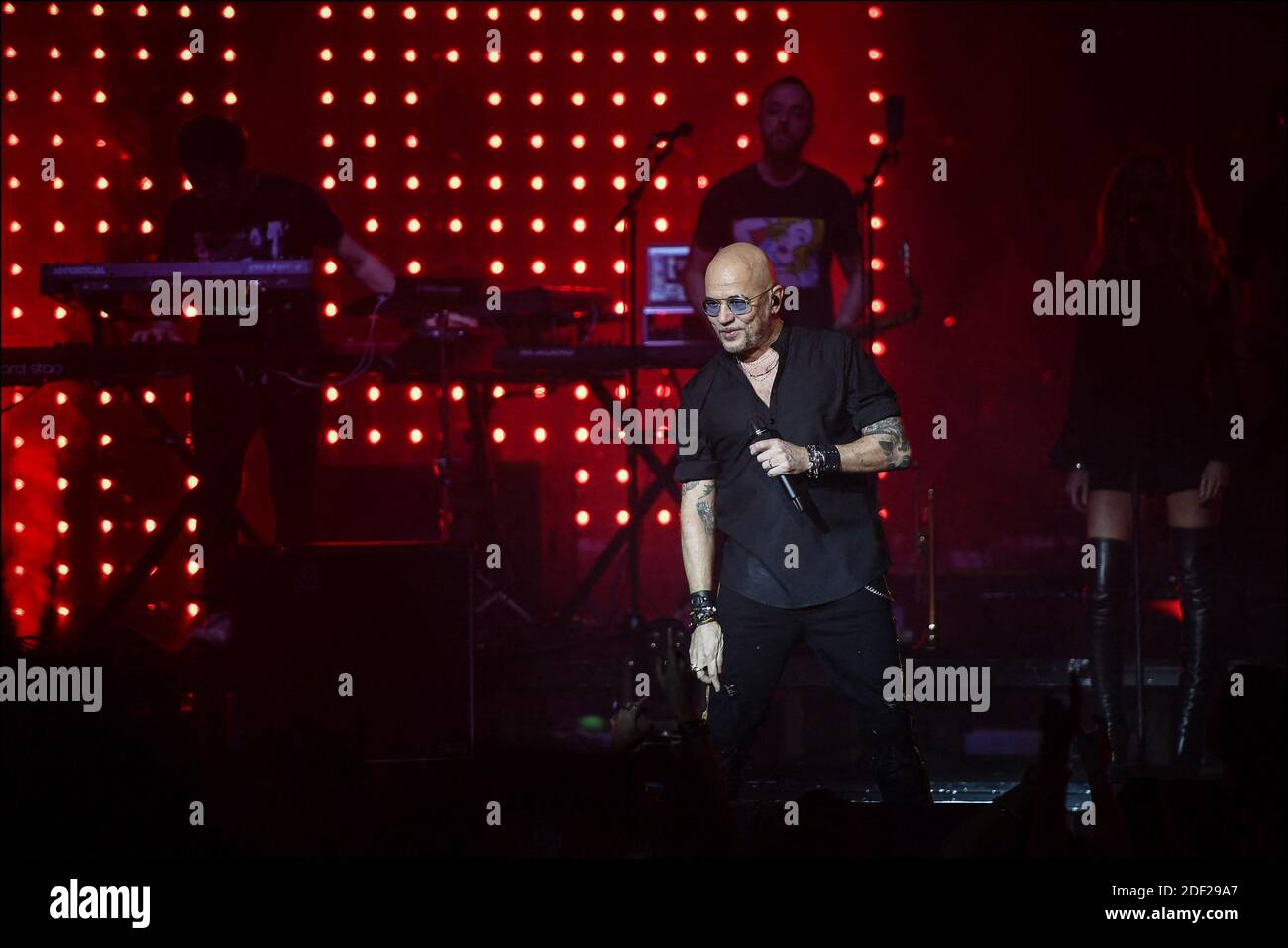 Pascal Obispo se produit lors du dernier et 100e concert de sa tournée à l'Olympia Hall de Paris, France, le 4 février 2020. Photo de Christophe Meng/ABACAPRESS.COM Banque D'Images