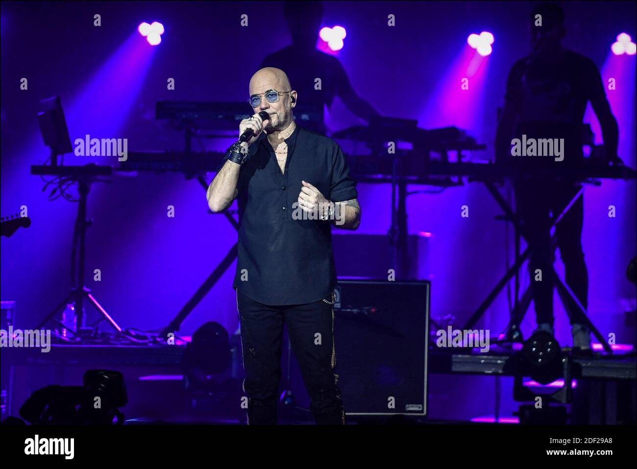 Pascal Obispo se produit lors du dernier et 100e concert de sa tournée à l'Olympia Hall de Paris, France, le 4 février 2020. Photo de Christophe Meng/ABACAPRESS.COM Banque D'Images