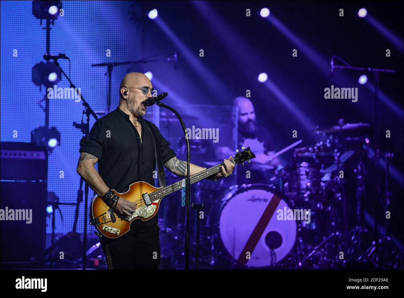 Pascal Obispo se produit lors du dernier et 100e concert de sa tournée à l'Olympia Hall de Paris, France, le 4 février 2020. Photo de Christophe Meng/ABACAPRESS.COM Banque D'Images