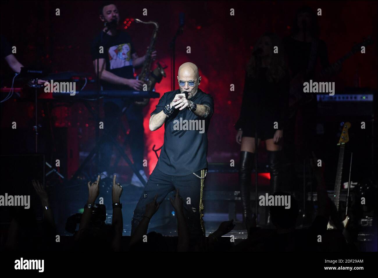 Pascal Obispo se produit lors du dernier et 100e concert de sa tournée à l'Olympia Hall de Paris, France, le 4 février 2020. Photo de Christophe Meng/ABACAPRESS.COM Banque D'Images