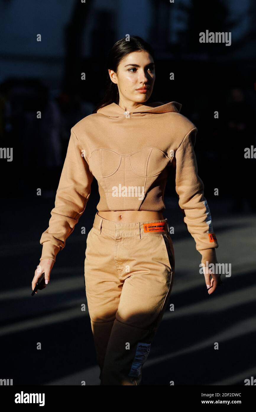 Street style, Patricia Manfield arrivant à Heron Preston automne hiver  2020-2021 spectacle de vêtements pour hommes, tenu au Carreau du Temple,  Paris, France, le 16 janvier 2020. Photo de Marie-Paola  Bertrand-Hillion/ABACAPRESS.COM Photo