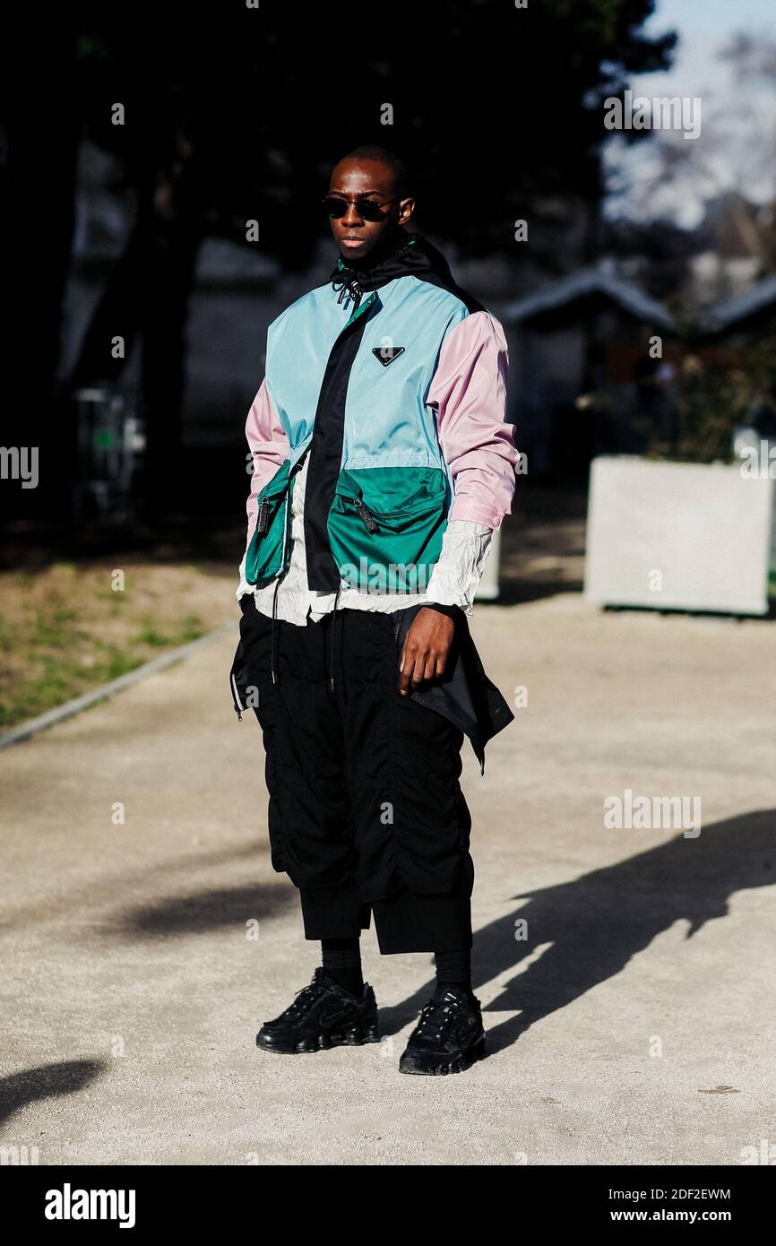 Street style Jean Jacques N Djoli arrivant au sacai automne hiver 2020 2021 vetement pour hommes tenue au Grand Palais Paris France le 18 janvier 2020. Photo de Marie Paola Bertrand Hillion ABACAPRESS...