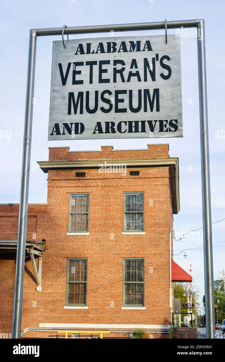 Alabama Athens Alabama Veteran's Museum Archive, extérieur de l'ancien dépôt de fret L&N L & N, expositions de collection d'objets militaires, Banque D'Images