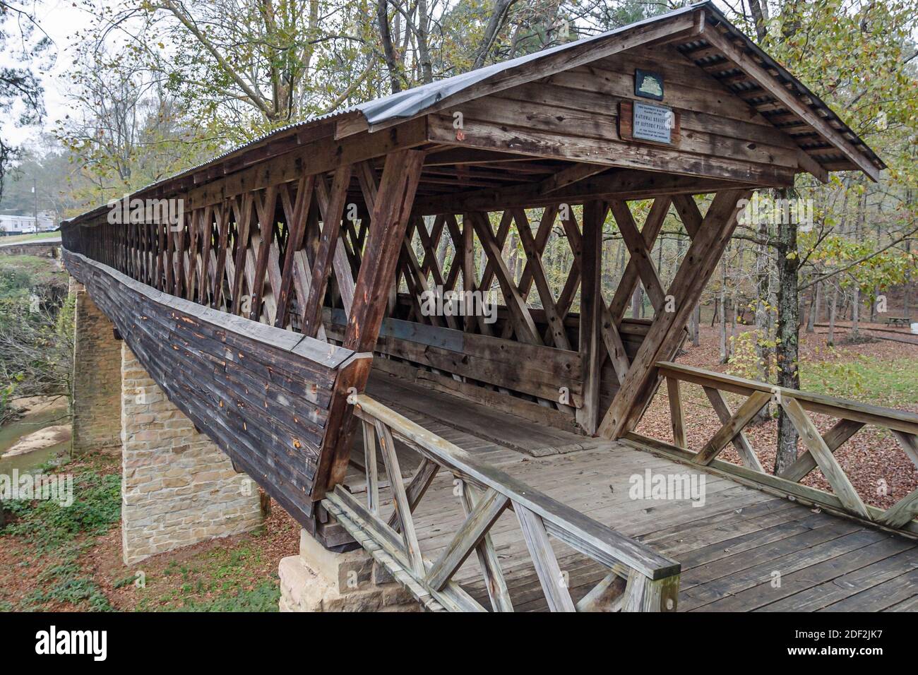 Alabama Bethel Clarkson-Legg Covered Bridge Park, construit 1904 en bois Crooked Creek Town treillis construction de treillis, Banque D'Images