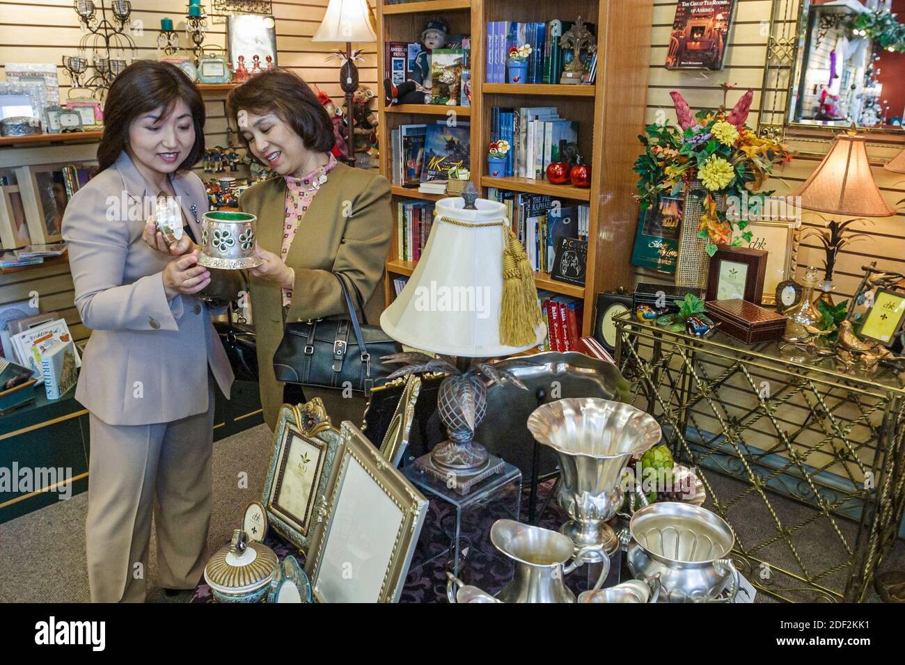 Huntsville Alabama, boutique de cadeaux du musée d'art, salon asiatique de magasinage pour les femmes amies Banque D'Images