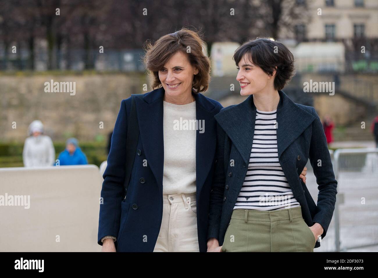 Ines de la Fressange avec neuf, sa fille, laissant Christian Dior show dans  le cadre de la semaine de la mode de Paris vêtements pour femmes  automne/hiver 2020/2021, pendant la semaine de