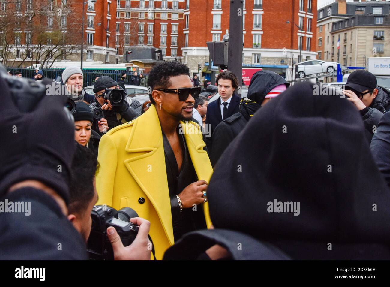 Usher arrive au salon Balmain dans le cadre du PfW Womeswear automne/hiver 2020-21 à Paris, France, le 28 février 2020. Photo de Matthias Colboc /ABACAPRESS.COM Banque D'Images