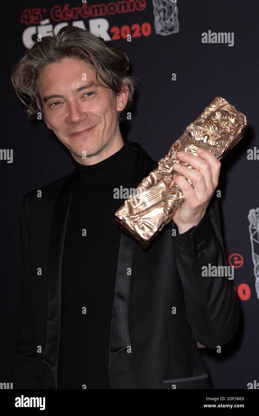 L'acteur français Swann Arlaud pose avec le meilleur acteur dans un rôle de soutien pour sa performance dans "grâce a Dieu" (par la grâce de Dieu) à l'occasion des Cesar film Awards 2020 à la salle Pleyel le 28 février 2020 à Paris, France. Photo de David Niviere/ABACAPRESS.COM Banque D'Images