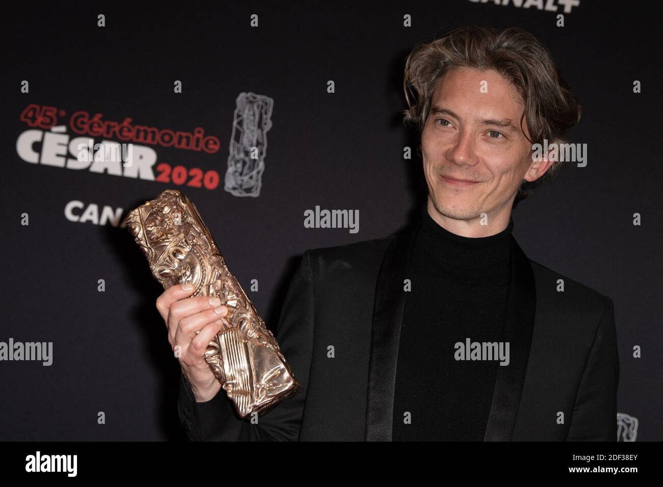 L'acteur français Swann Arlaud pose avec le meilleur acteur dans un rôle de soutien pour sa performance dans "grâce a Dieu" (par la grâce de Dieu) à l'occasion des Cesar film Awards 2020 à la salle Pleyel le 28 février 2020 à Paris, France. Photo de David Niviere/ABACAPRESS.COM Banque D'Images