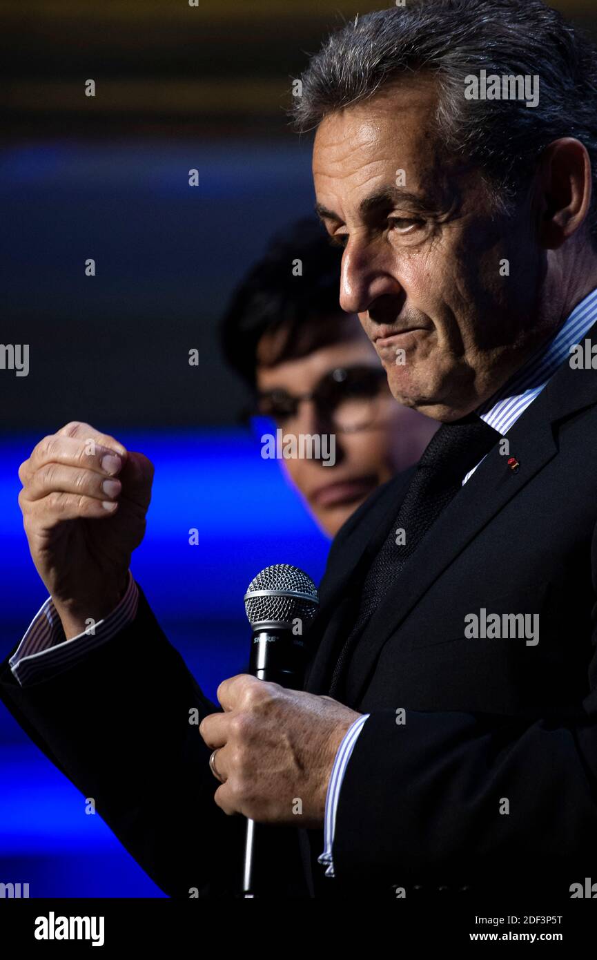 L'ancien président français Nicolas Sarkozy et la candidate à la mairie de  Paris Rachida Dati de l'aile droite les Républicains (LR) lors d'une  réunion politique à Paris le 9 mars 2020. Photo