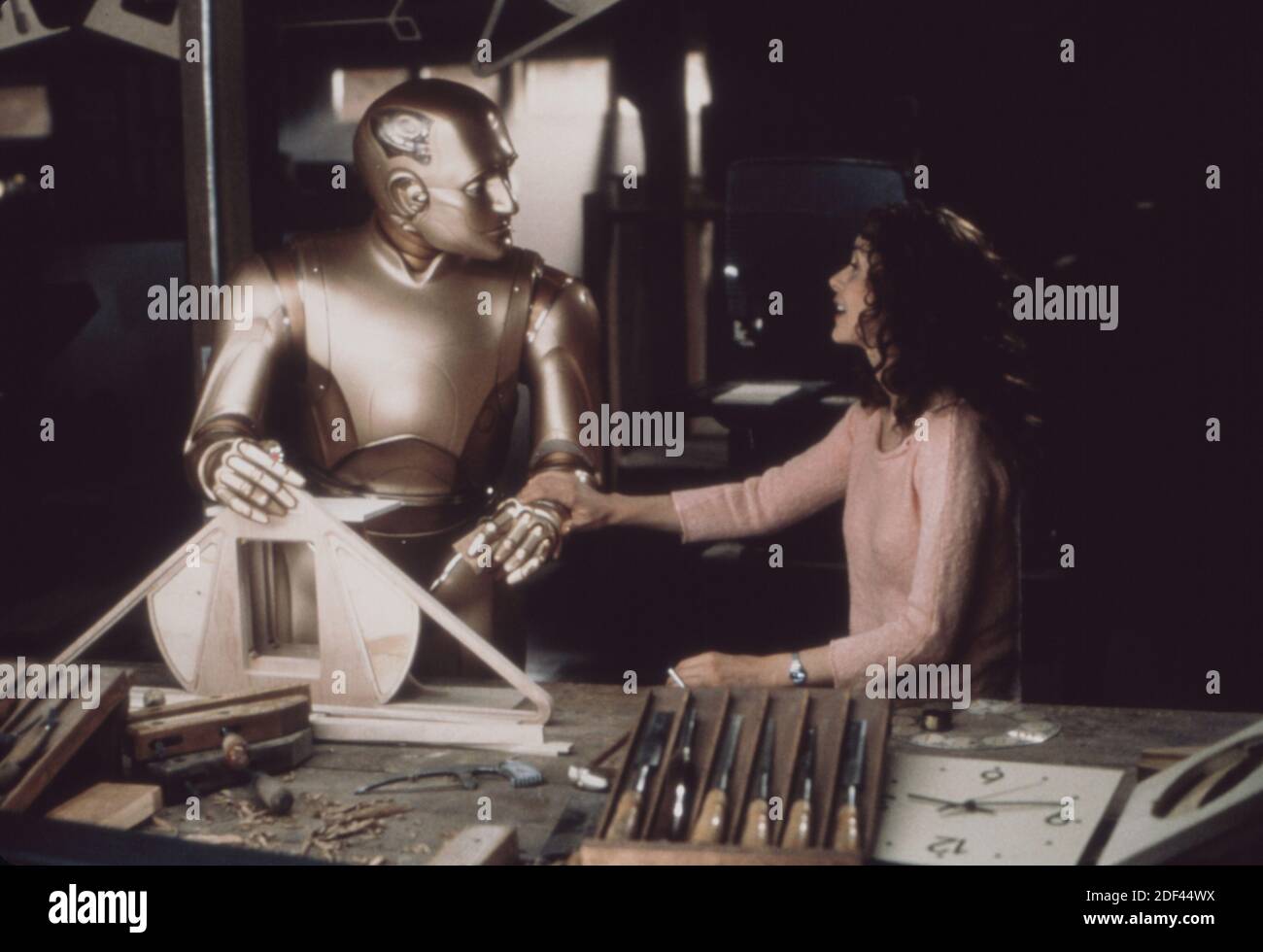 ROBIN WILLIAMS et EMBETH DAVIDTZ dans BICENTENNIAL MAN, 1999 TouchstonePictures/Columbia Pictures Banque D'Images