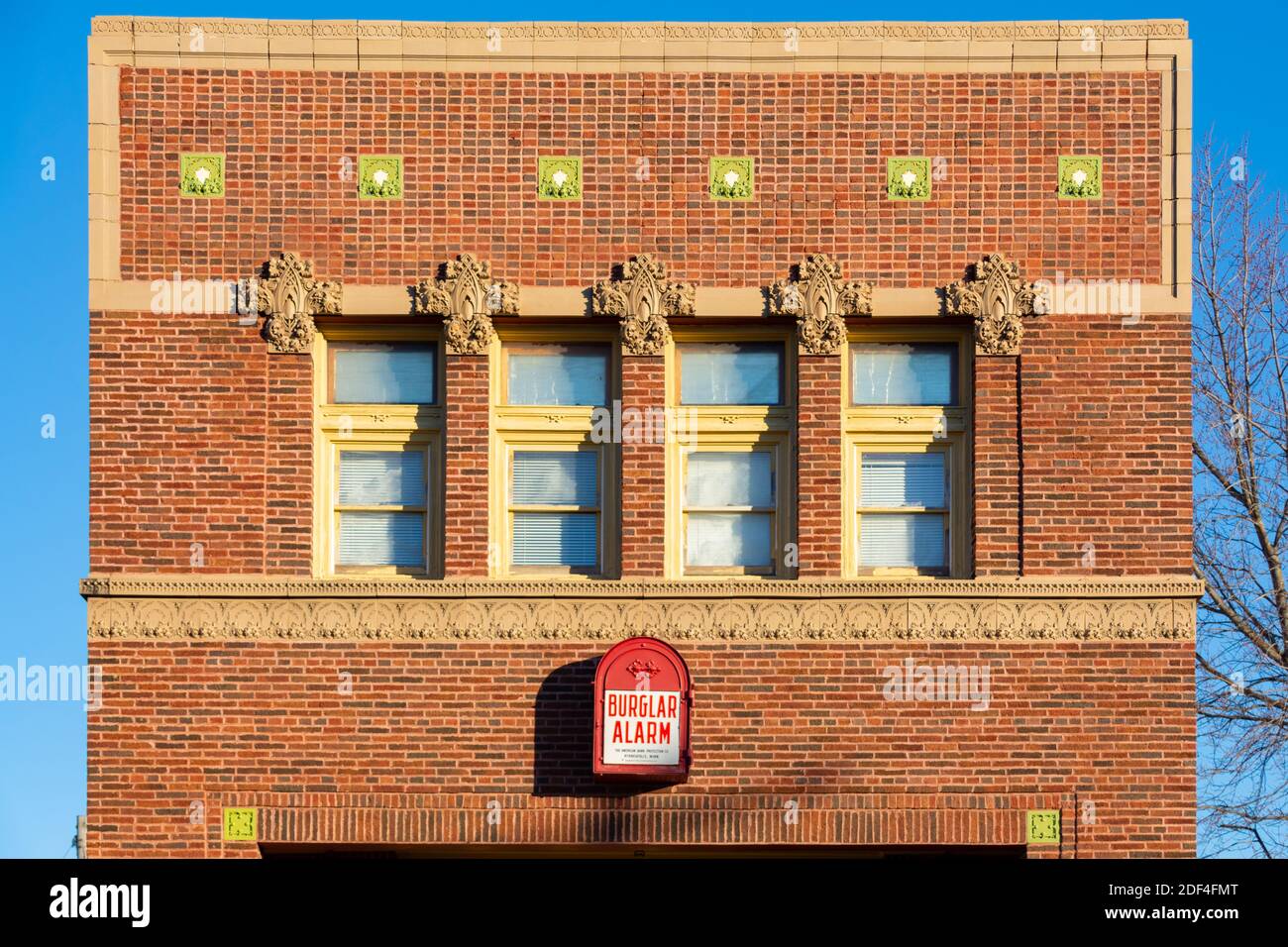 Manlius, Illinois / États-Unis - 1er décembre 2020 : la première banque d'État historique de Manlius dans la lumière du matin. Banque D'Images