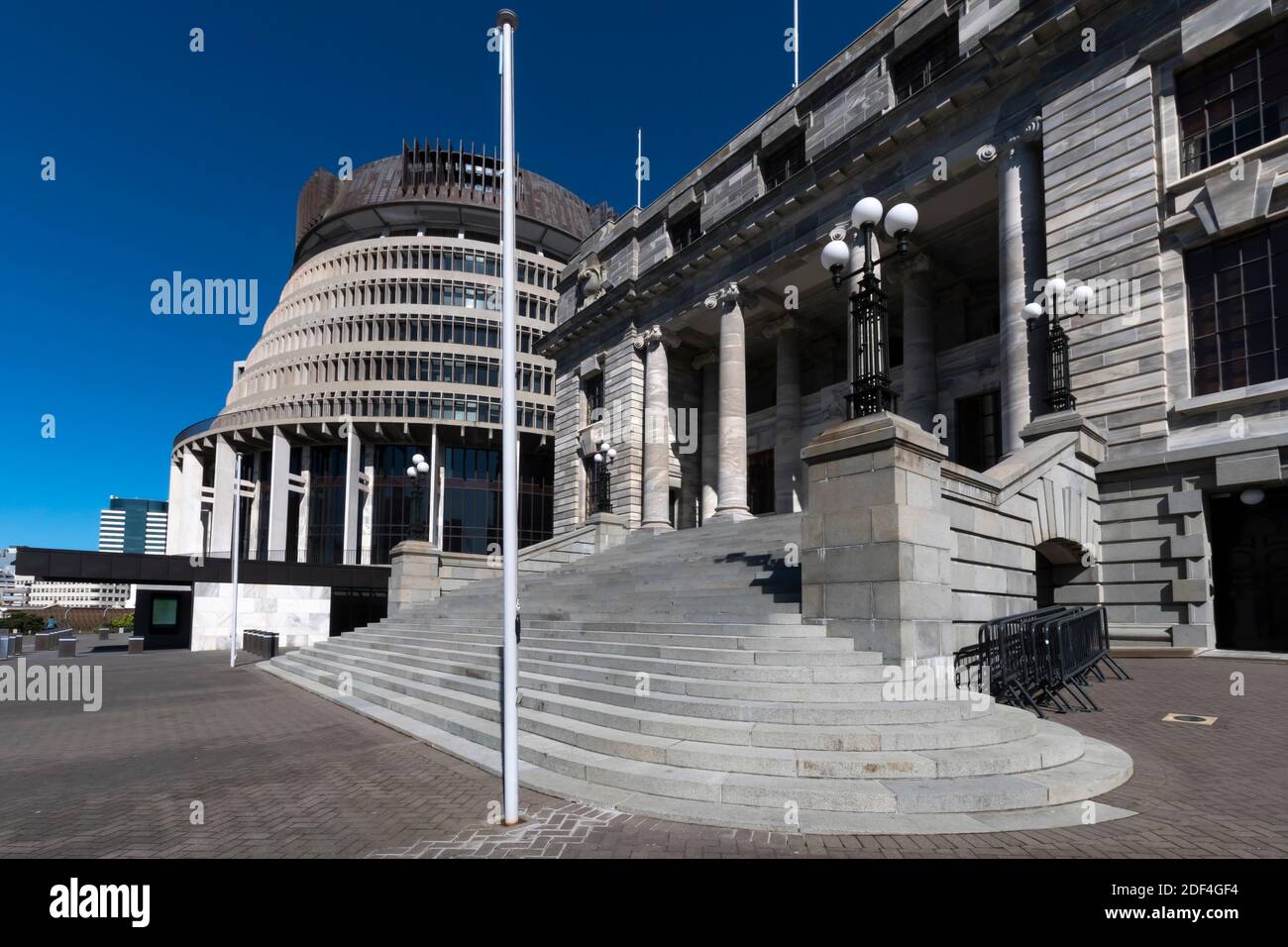 « The Beehive », édifices du Parlement et bibliothèque parlementaire, Wellington, Île du Nord, Nouvelle-Zélande Banque D'Images