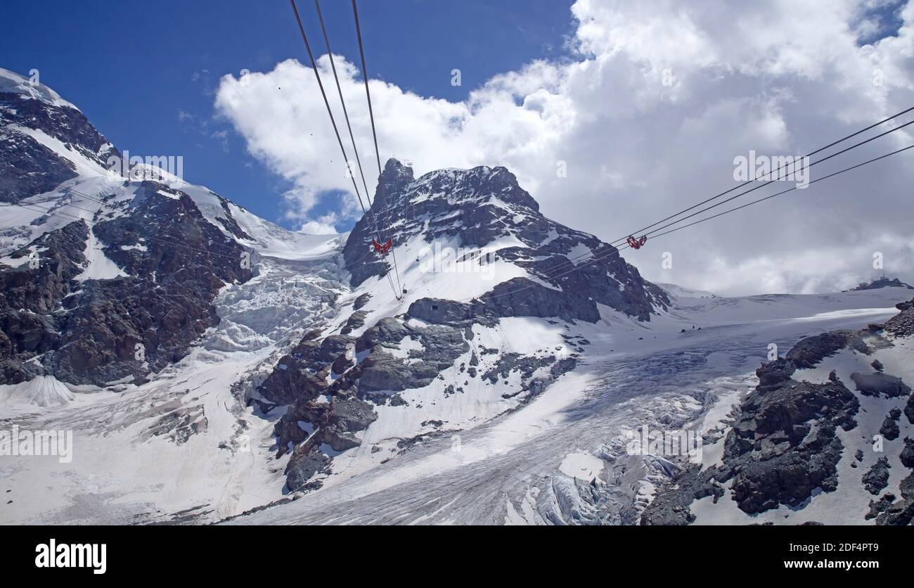 Téléphérique sur le chemin du paradis du glacier de Matterhorn Banque D'Images