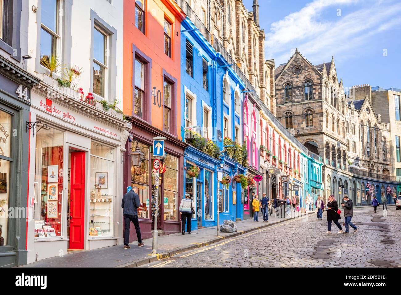 Boutiques et magasins de Victoria Street et West Bow Old Town, Edinburgh Midlothian Scotland UK GB Europe Banque D'Images