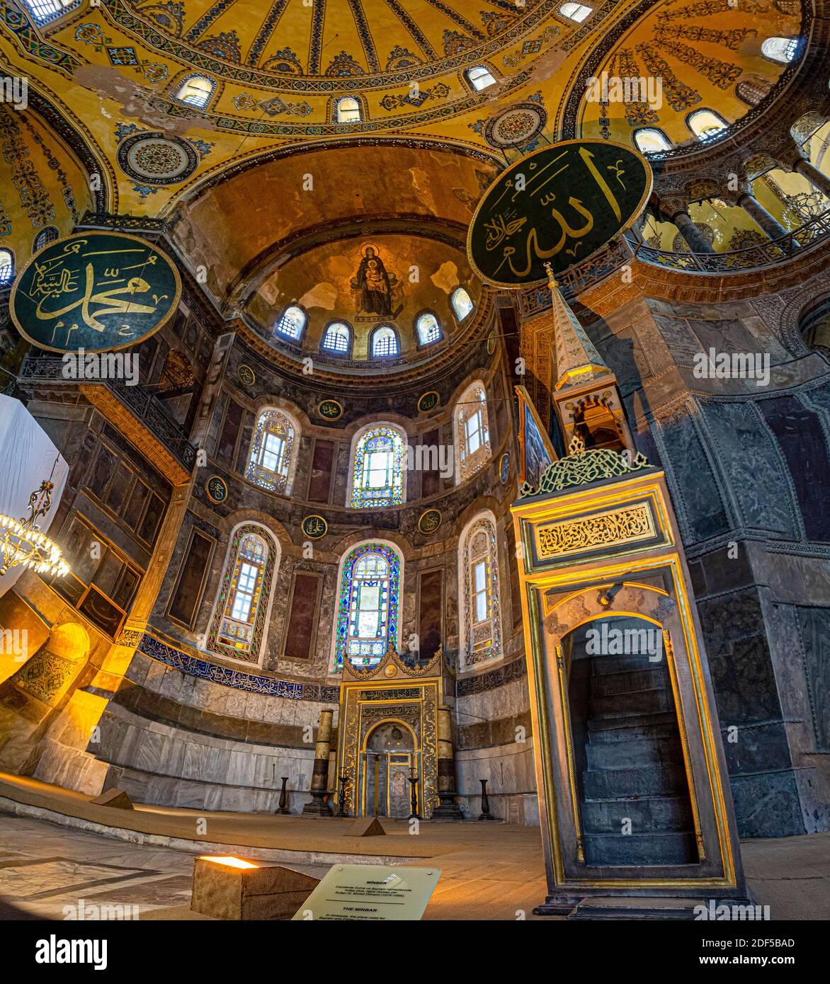 Istanbul, Turquie / septembre 03 2019 : vue panoramique et intérieure de la Sainte-Sophie (Église de la Sainte-sagesse). Sainte-Sophie (Ayasofya) est populaire Banque D'Images