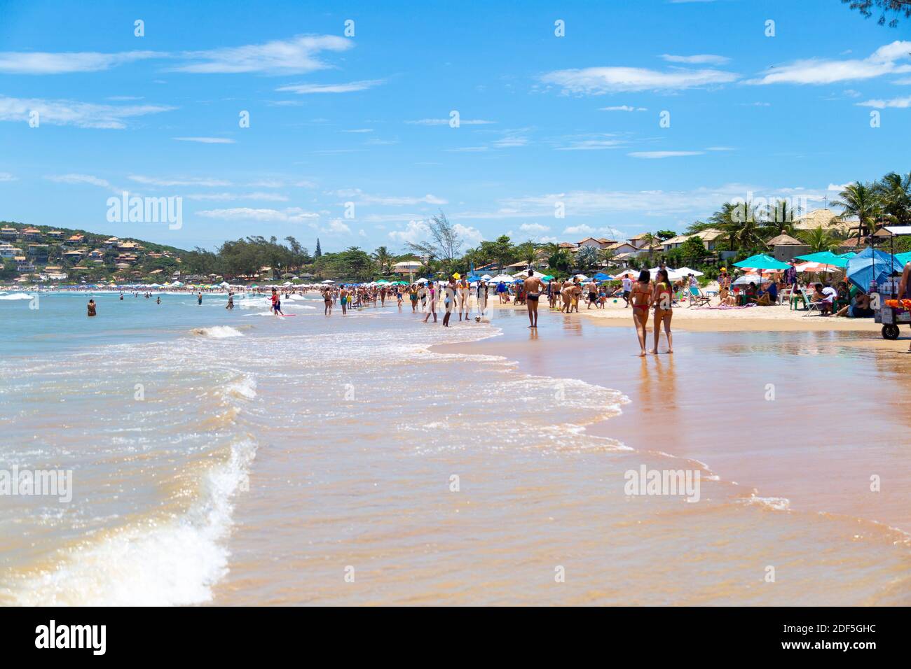 Buzios, Rio de Janeiro, Brésil – 22 décembre 2019 : Praia da Geriba, Buzios, Rio de Janeiro, Brésil. Vue panoramique sur cette belle plage. Banque D'Images