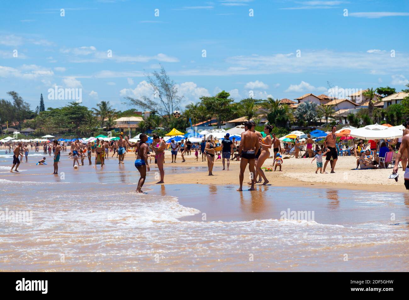 Buzios, Rio de Janeiro, Brésil – 22 décembre 2019 : Praia da Geriba, Buzios, Rio de Janeiro, Brésil. Vue sur cette belle plage. Les gens aiment Banque D'Images