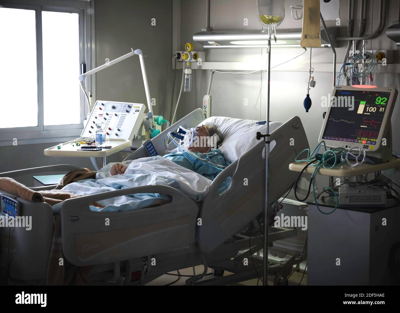 Europe, Italie, région des Abruzzes, l'Aquila, 25 avril 2020 : pandémie du virus Covid-19, urgence du coronavirus. Hôpital San Salvatore, médecins et infirmières Banque D'Images