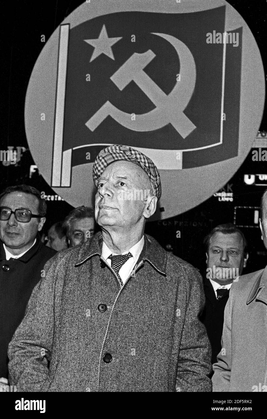 - Milan, comizio di Giancatrlo Pajetta, leader del Partito Comunista (aprile 1976) - Milan, rassemblement de Giancatrlo Pajetta, leader du Parti communiste (avril 1976) Banque D'Images