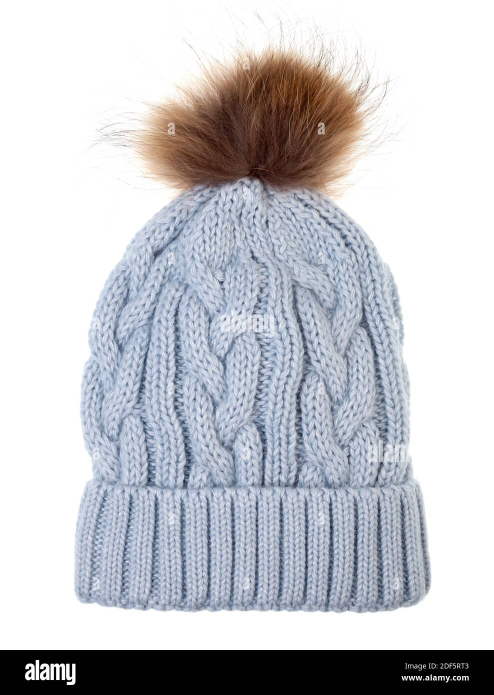 Chapeau de galet d'hiver bleu laineux décoré d'ornement à tricot câblé  isolé sur fond blanc. Bonnet en laine fait main avec pompon en fourrure sur  le dessus Photo Stock - Alamy