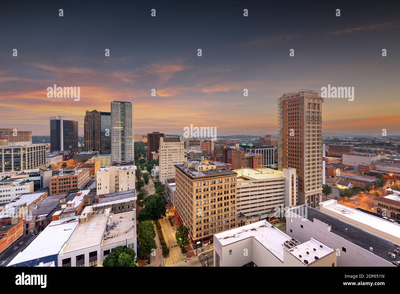 Birmingham, Alabama, États-Unis, vue d'horizon du centre-ville au crépuscule. Banque D'Images