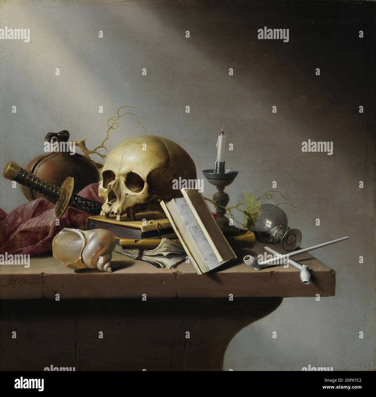 Peinture, Simon Luttichuys (attribué à), 1667, Signature avant, centre droit, au pied du sablier : Gdou 1667 [plus lisible], toile, peinture à l'huile, peint, support : 53.5 × 57.7 × 2 cm (535 × 577 × 20 mm), avec cadre : 66.7 × 73.8 × 4,7 cm (667 × 738 × 47 mm), violon, sablier, livre, crâne, vanitas, Vanitas encore vie avec une plinthe en pierre ou un plateau de table suggéré, sur lequel une feuille bleu-gris est drapée. Divers objets sont représentés sur la table: De gauche à droite un os, une montre avec un ruban bleu, un crâne, un violon, un livre de musique ouvert, un livre fermé qui se trouve sur le bord du Banque D'Images