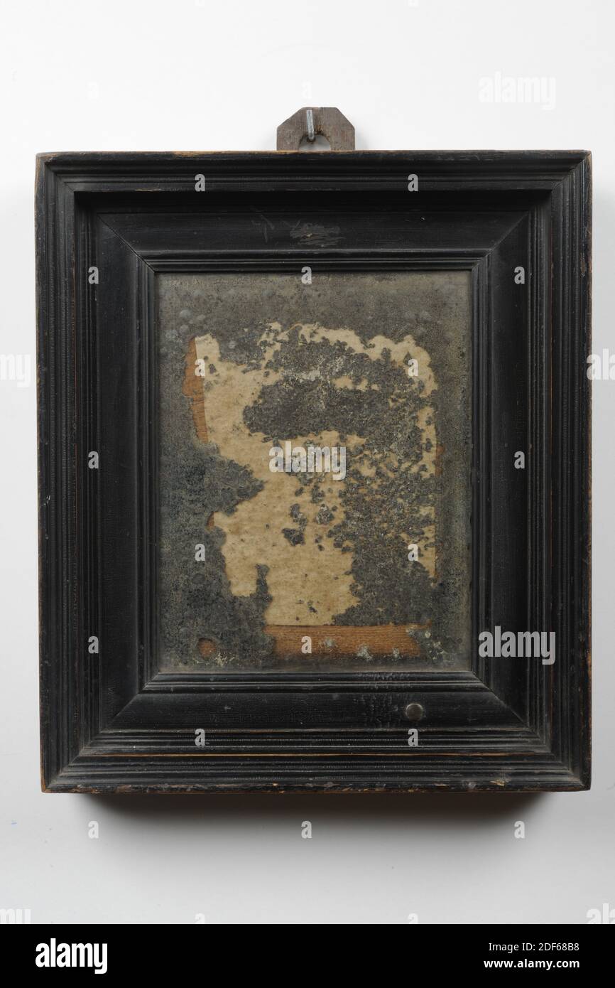 Miroir, Anonyme, XVIIe siècle, verre, bois, argent, petit miroir mural rectangulaire avec un cadre en bois désolé. La moulure est profilée et profonde, avec un bord saillant à profil étroit. Il est suspendu sur un crochet pentagonal en bois et s'appuie contre le mur avec des cubes. L'argent du miroir est surtout exfolié du verre, général: 34.5 x 29.8 x 4.8cm (345 x 298 x 48mm Banque D'Images