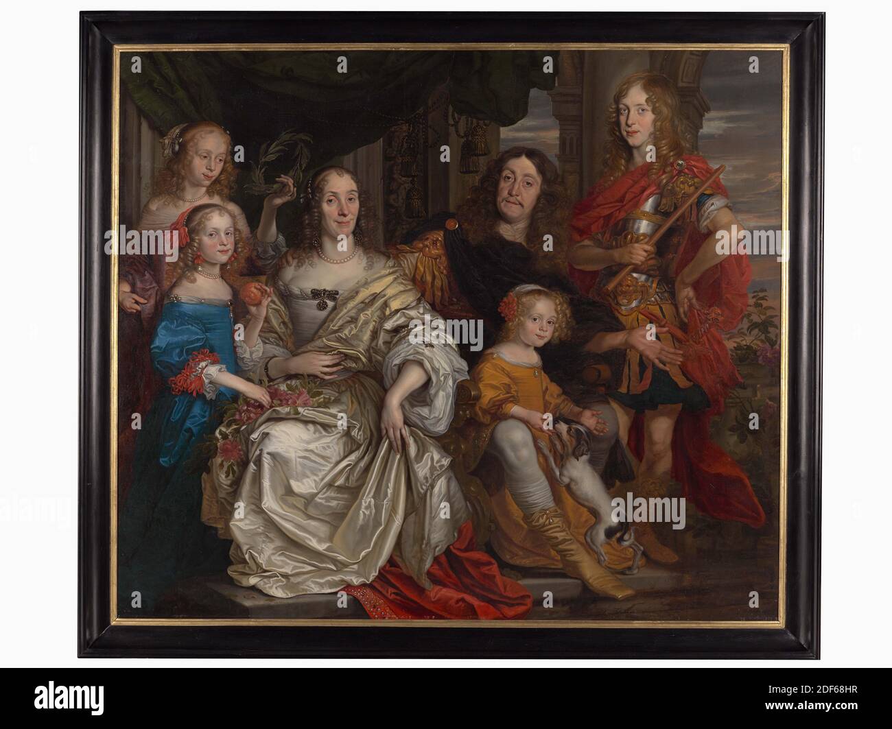Peinture, Jacob Fransz. Van der Merck, 1660, Signature avant, en bas à droite : J.V. Merck Fe. 1660, toile, peinture à l'huile, peinte, support: 166 × 192 × 3cm (1660 × 1920 × 30mm), avec cadre: 181 × 207 × 10cm (1810 × 2070 × 100mm), femme, homme, portrait de groupe, enfant, portrait de groupe de Willem van der Rijt avec sa famille. Toutes les personnes représentées sont représentées dans une vue complète d'une galerie avec une vue à droite à droite et un rideau vert à gauche. À droite du milieu, sur une chaise richement décorée, le père Willem van der Rijt est légèrement tourné vers la droite. Il a mis la main droite Banque D'Images