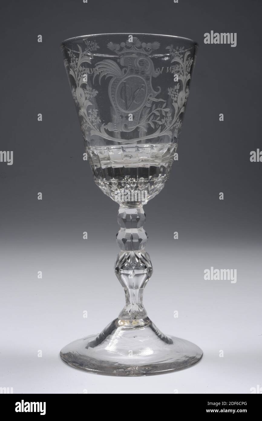 Pot en verre, troisième quart XVIIIe siècle, général: 20.2 x 9.3cm 202 x  93mm, diamètre de la calice: 8.8cm, cartouche, pot V.O.C. en verre  incolore. Le gobelet est doté d'une base voûtée