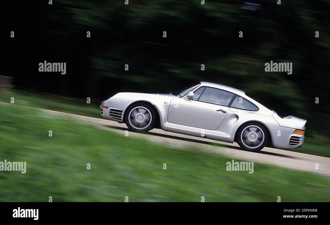 Porsche 959 conduite en Allemagne Banque D'Images