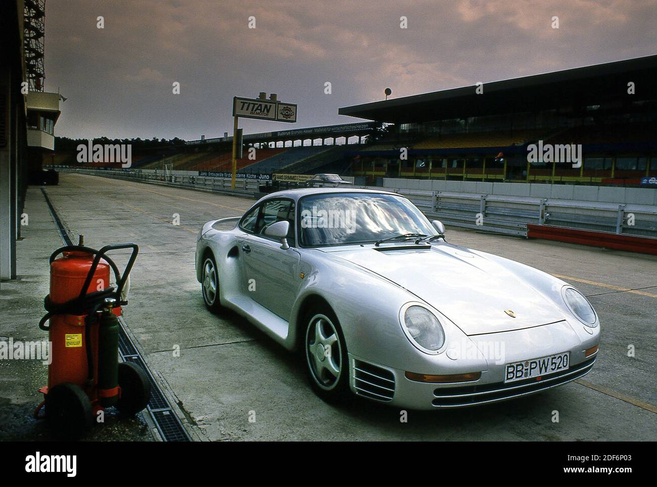 Porsche 959 conduite en Allemagne Banque D'Images