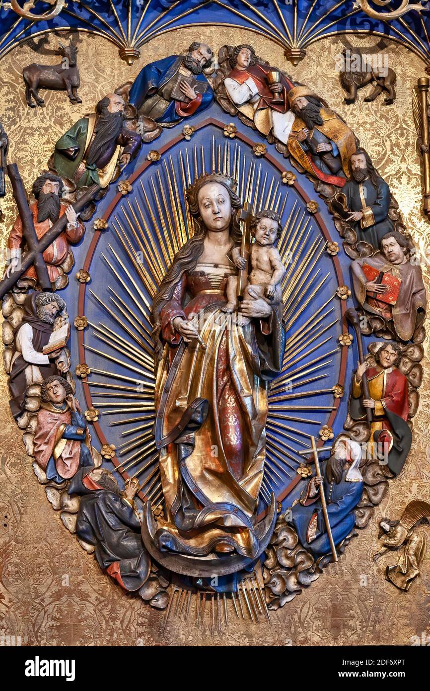 Sculpture de bois ancienne. Madonna et l'enfant Banque D'Images