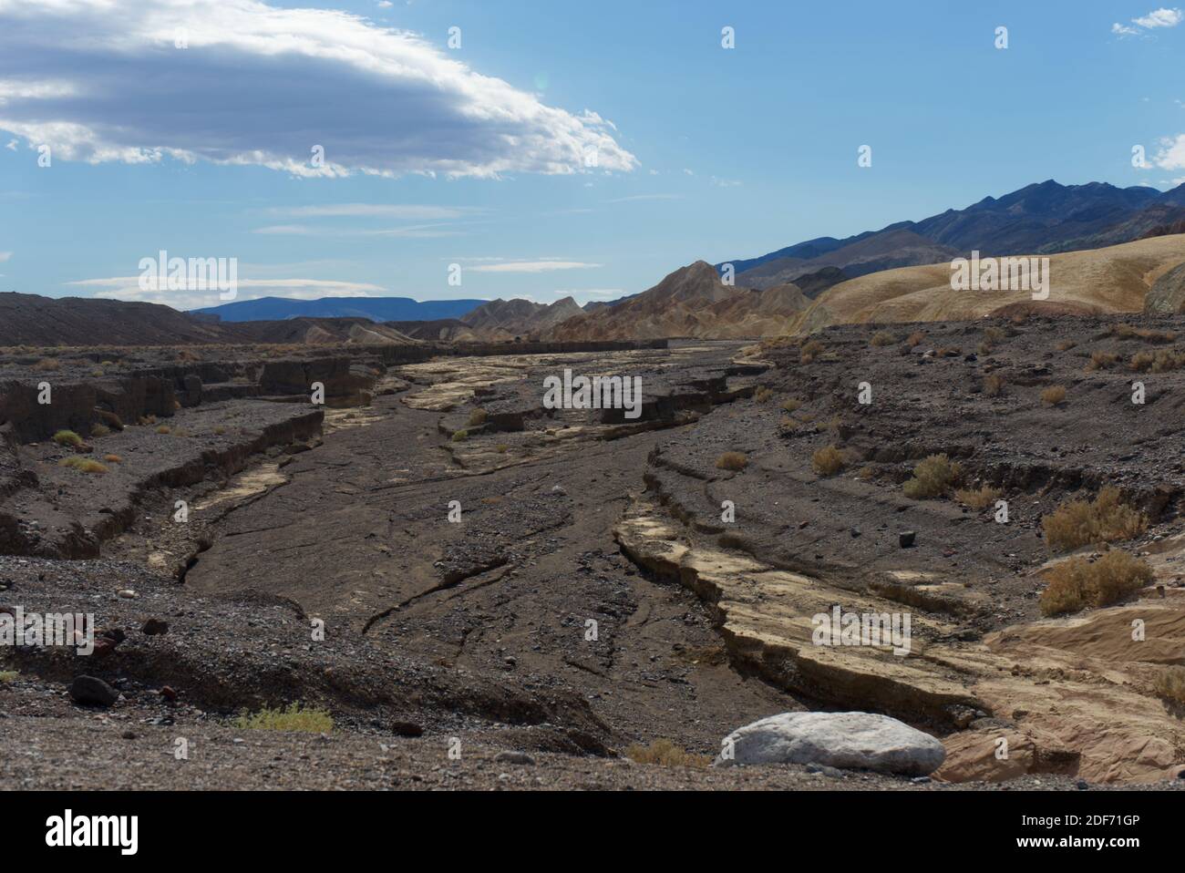 Zabriskie point, fond d'un océan sec, terrain sec, Vallée de la mort, Californie, États-Unis Banque D'Images