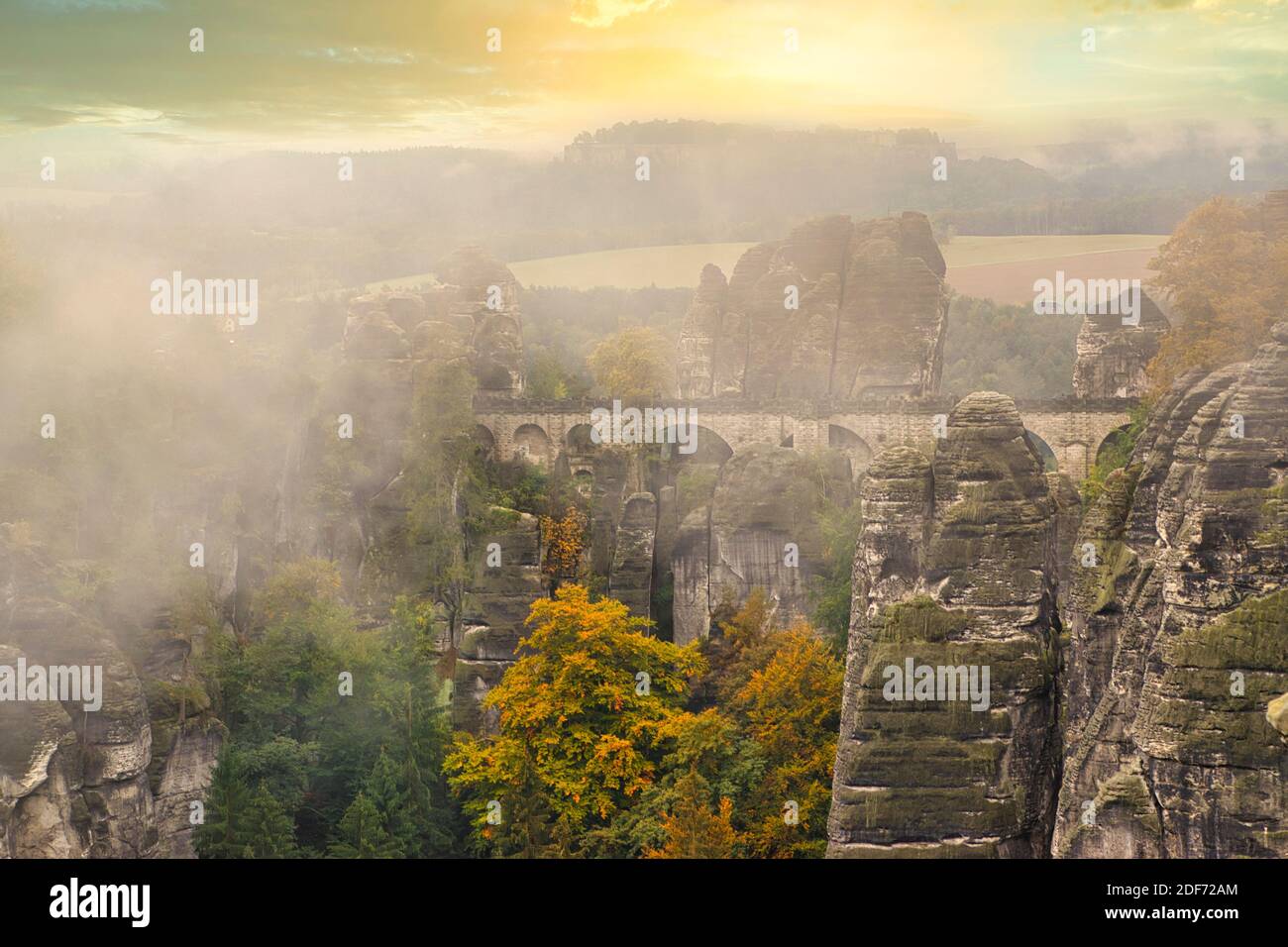 Le bastion avec le pont de bastion en Suisse saxonne est Une merveille naturelle unique en Allemagne Banque D'Images