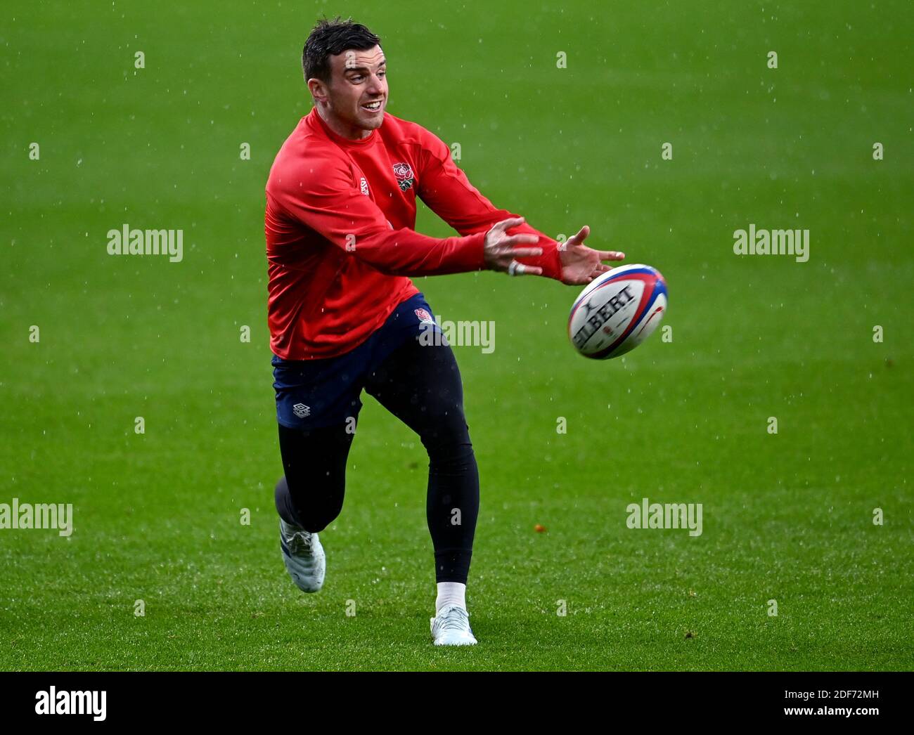 L'Angleterre George Ford pendant une session de formation au stade de Twickenham, Londres. Banque D'Images