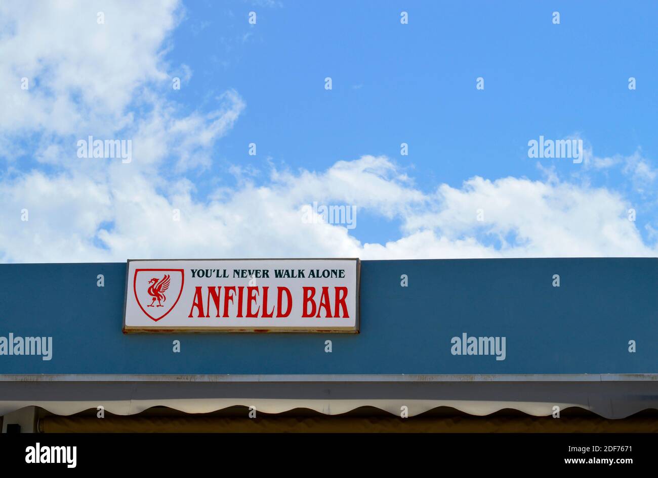 Liverpool F. C. vous ne marterez jamais seul Anfield Bar en Crète Banque D'Images