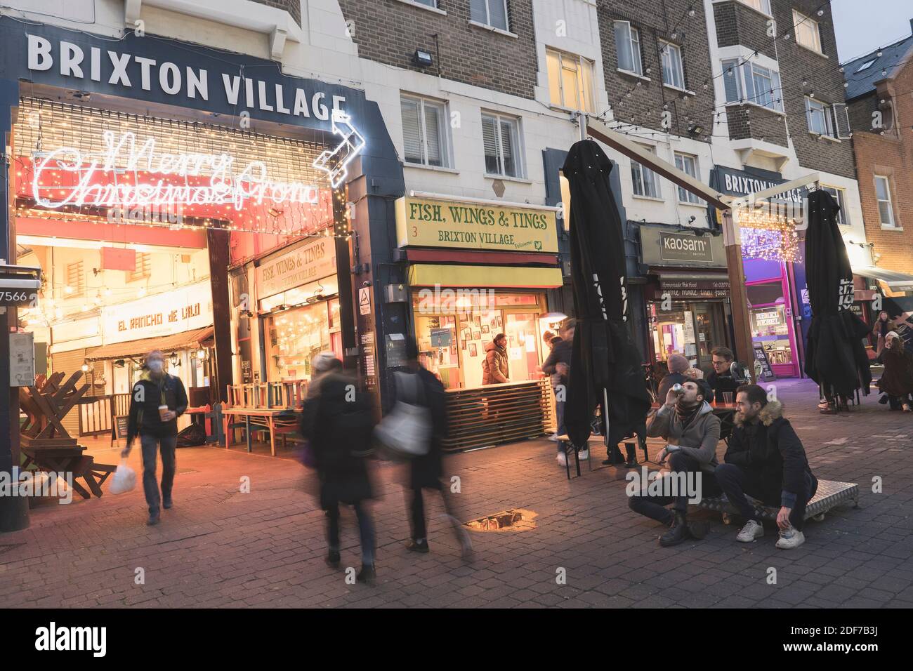Village de Brixton dans la soirée à Brixton le 21 novembre 2020 dans le quartier londonien de Lambeth au Royaume-Uni. © Sam Mellish Banque D'Images