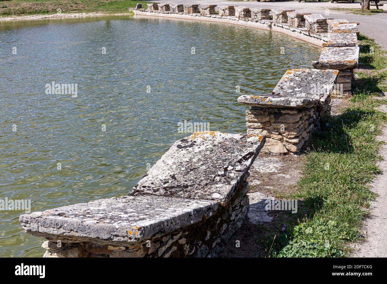 France, Lot, Aujols, lavoir publique en pierre Banque D'Images