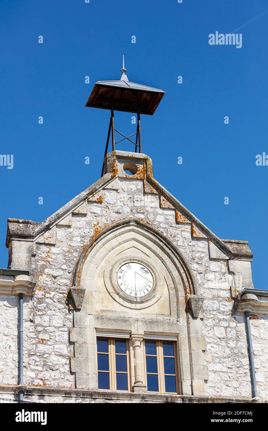 France, Lot et Garonne, Tournon d'Agenais, ville fortifiée, cadran solaire sur la mairie Banque D'Images