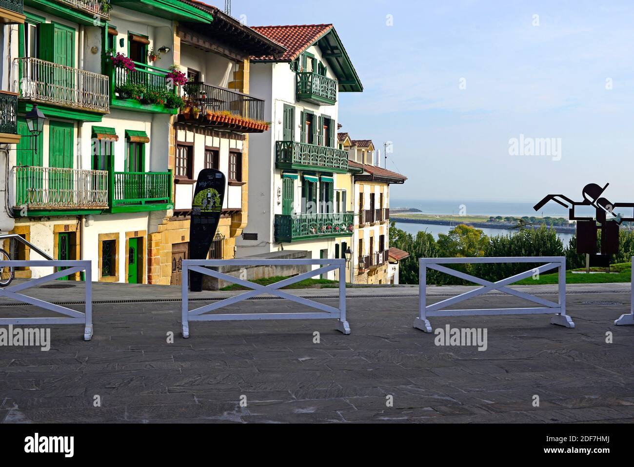 Hondarribia (Fuenterrabia), maisons traditionnelles. Guipuzcoa, Euskadi, Espagne. Banque D'Images