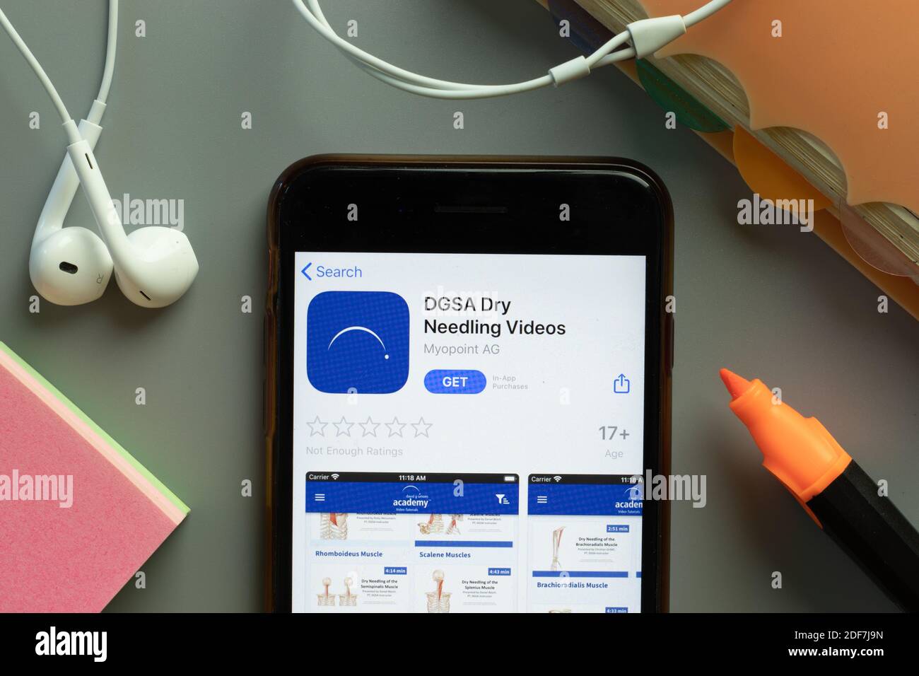 New York, Etats-Unis - 1er décembre 2020: DGSA Dry Sneedling vidéos icône de l'application mobile sur l'écran du téléphone vue de dessus, Editorial. Banque D'Images