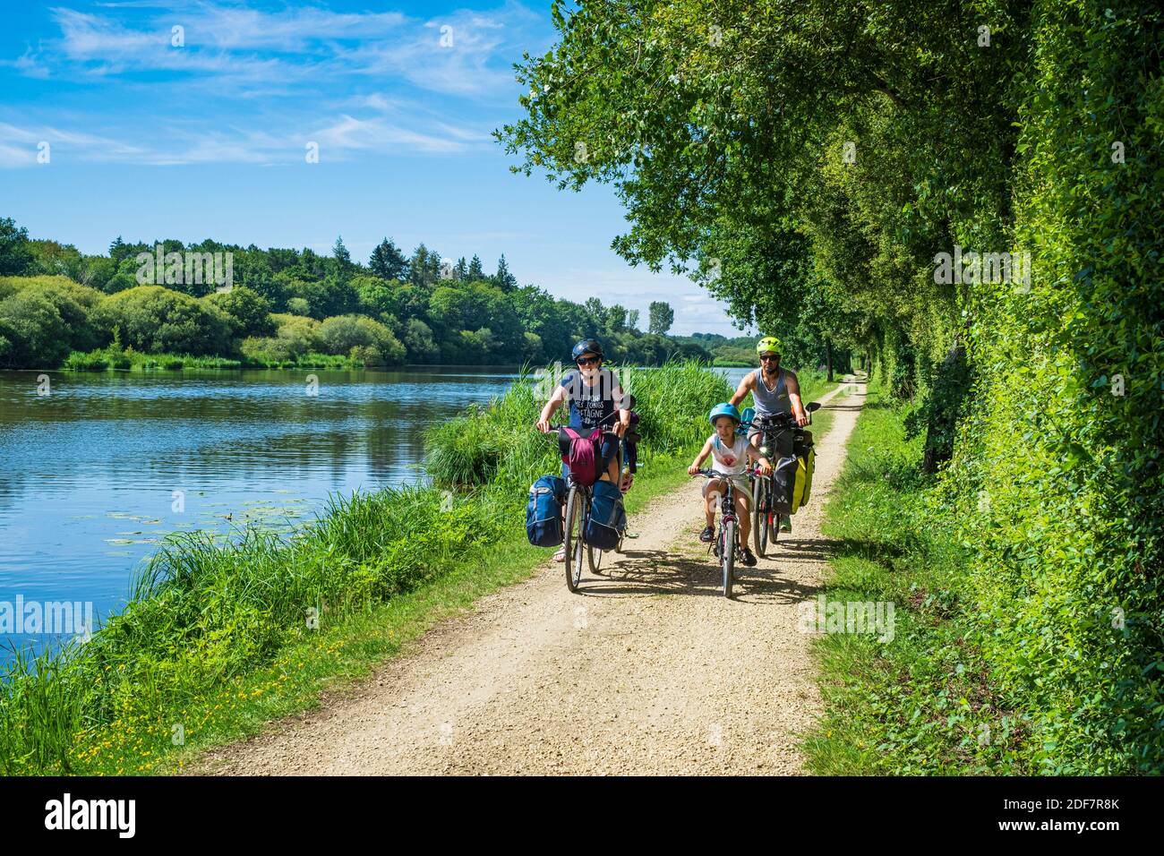 France, Loire-Atlantique, Guenrouet, Canal de Nantes à Brest, balade en  vélo le long du Velodyss?e (EuroVelo 1 Photo Stock - Alamy